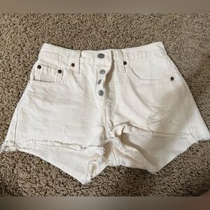 levi’s white jean shorts